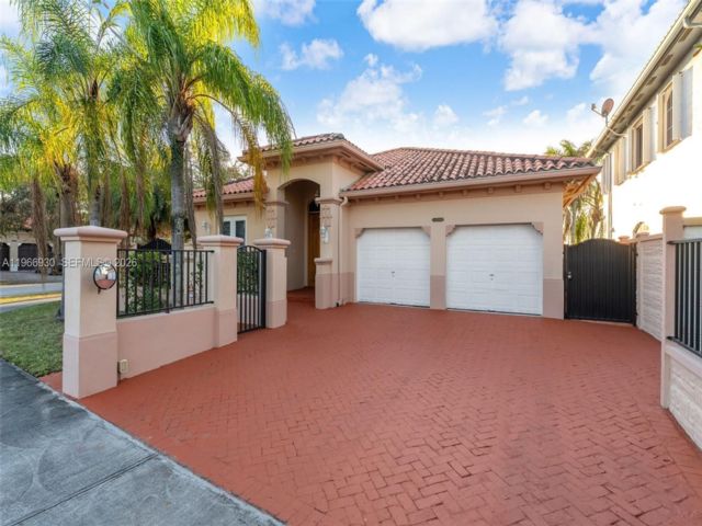  4 BR,  3.00 BTH &nbsp; style home in Miami