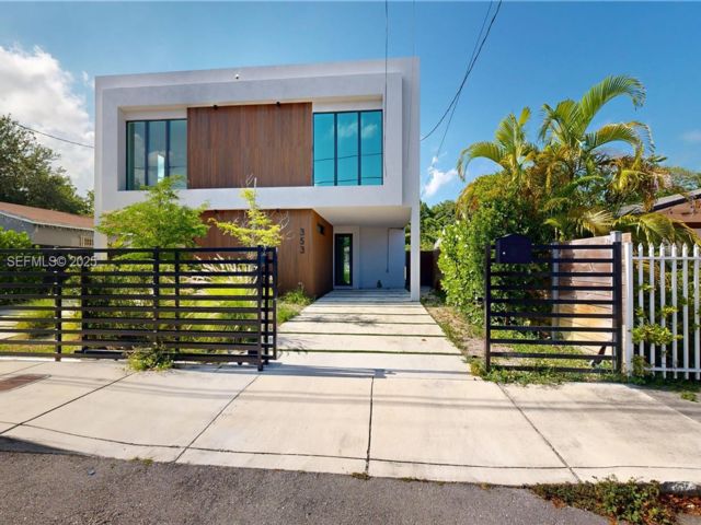  3 BR,  2.50 BTH &nbsp; style home in Miami