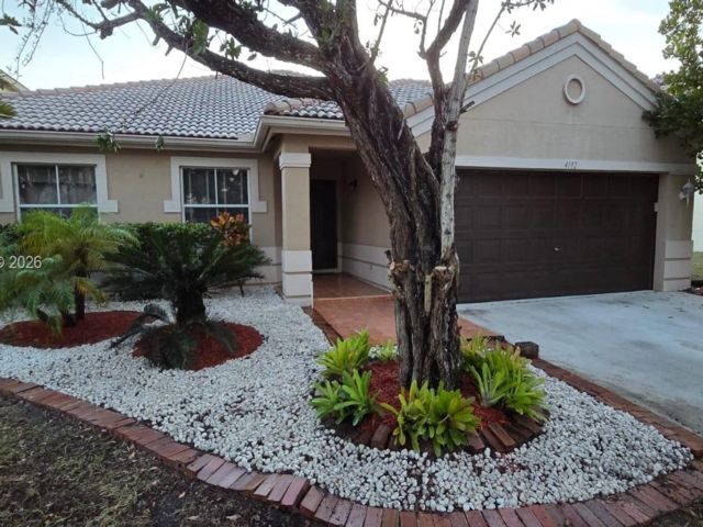  4 BR,  2.50 BTH &nbsp;Other style home in Davie