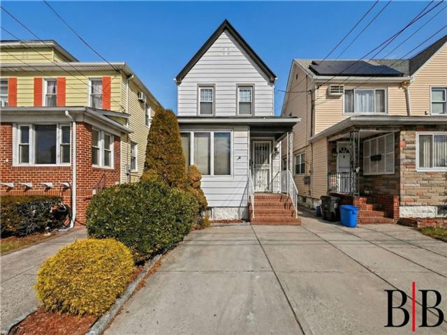  3 BR,  2.00 BTH &nbsp;Single family style home in Bergen Beach