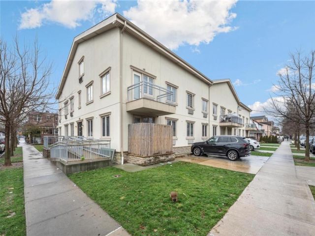  2 BR,  1.00 BTH &nbsp;Condominium style home in Sheepshead Bay