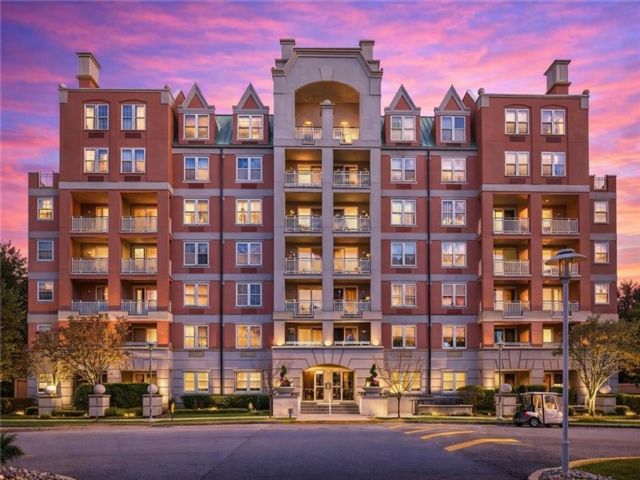  2 BR,  2.00 BTH &nbsp;Condominium style home in Brighton Beach