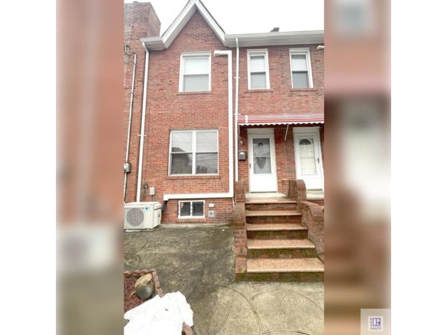  3 BR,  2.00 BTH &nbsp;Single family style home in Sheepshead Bay