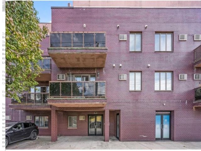  3 BR,  2.00 BTH &nbsp;Condominium style home in Bensonhurst