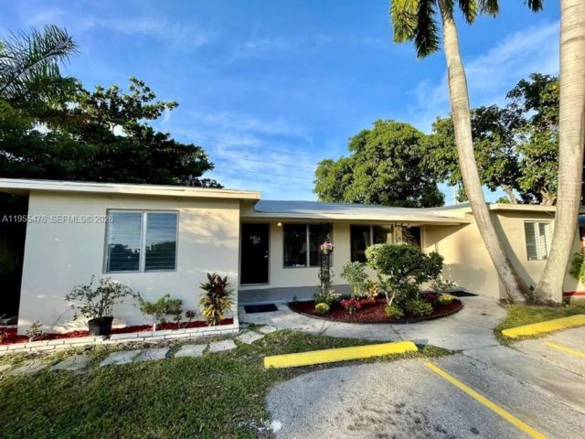  2 BR,  1.00 BTH &nbsp; style home in Hallandale