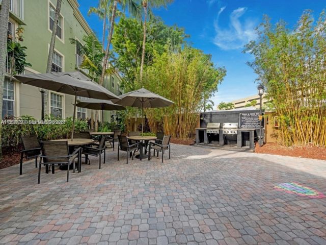  2 BR,  1.00 BTH &nbsp; style home in Hollywood