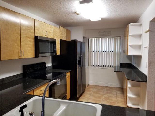  2 BR,  2.00 BTH &nbsp; style home in Plantation