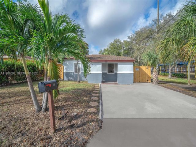  4 BR,  2.00 BTH &nbsp; style home in Fort Lauderdale