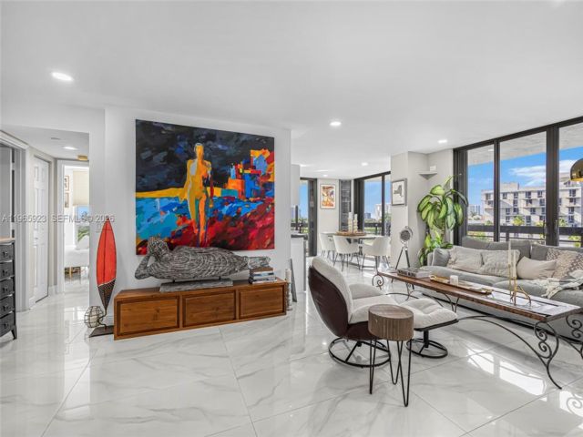  2 BR,  2.00 BTH &nbsp; style home in Aventura