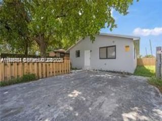  2 BR,  1.00 BTH &nbsp; style home in Hallandale