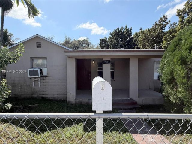  4 BR,  2.00 BTH &nbsp; style home in Miami