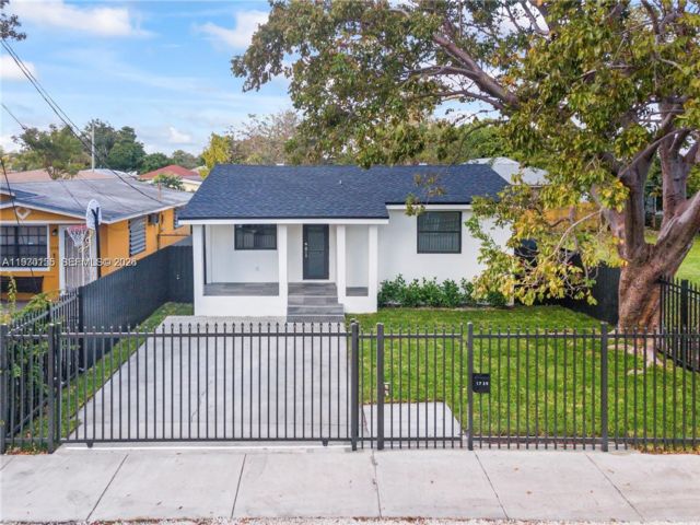  3 BR,  2.00 BTH &nbsp; style home in Miami