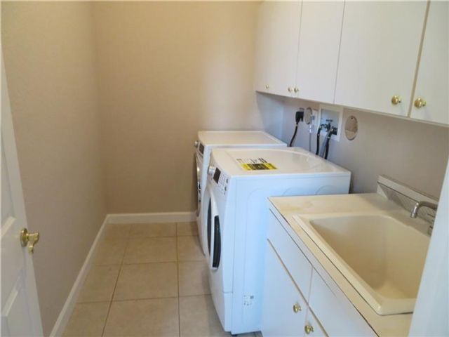  4 BR,  4.00 BTH &nbsp; style home in Hollywood