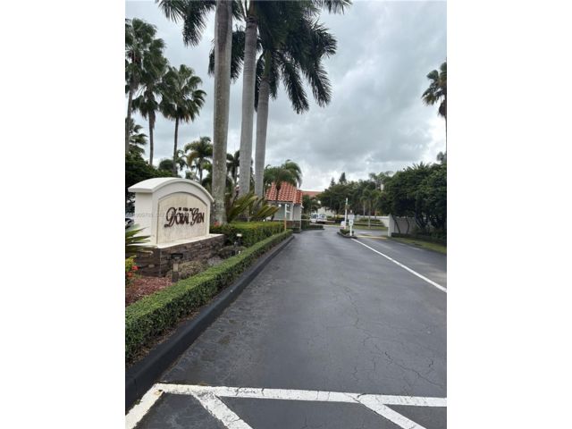  3 BR,  2.00 BTH &nbsp; style home in Medley