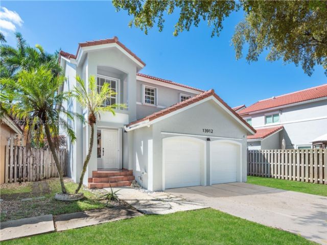  4 BR,  2.50 BTH &nbsp; style home in Miami
