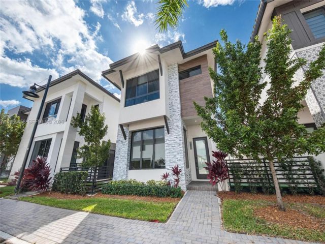  4 BR,  3.50 BTH &nbsp; style home in Medley