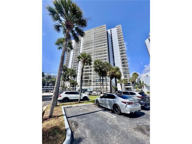 [Aventura Real Estate, listing number 3331747]