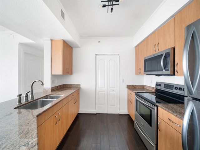  2 BR,  2.00 BTH &nbsp; style home in Hollywood