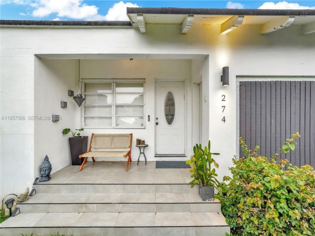  3 BR,  3.00 BTH &nbsp;Other style home in Miami