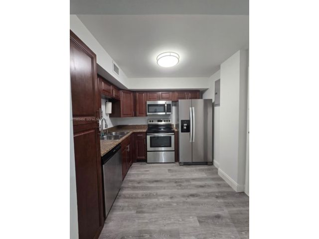  2 BR,  2.00 BTH &nbsp; style home in Plantation