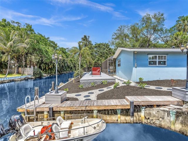  5 BR,  3.00 BTH &nbsp;Other style home in Hialeah