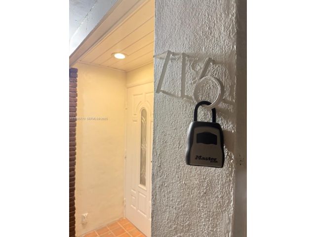  2 BR,  2.00 BTH &nbsp; style home in Hallandale