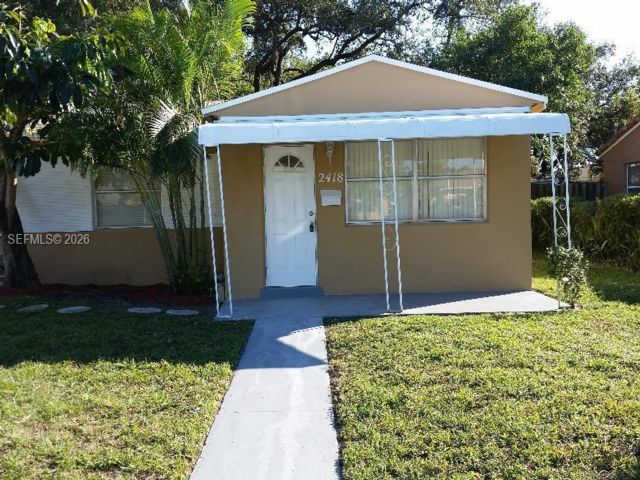  2 BR,  1.00 BTH &nbsp; style home in Hollywood