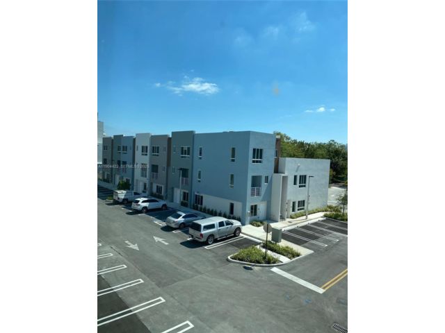  2 BR,  2.50 BTH &nbsp; style home in Aventura