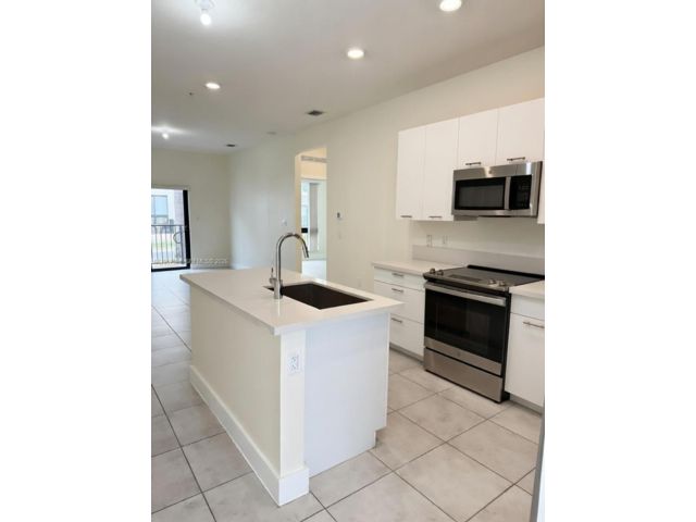  3 BR,  2.00 BTH &nbsp; style home in Medley