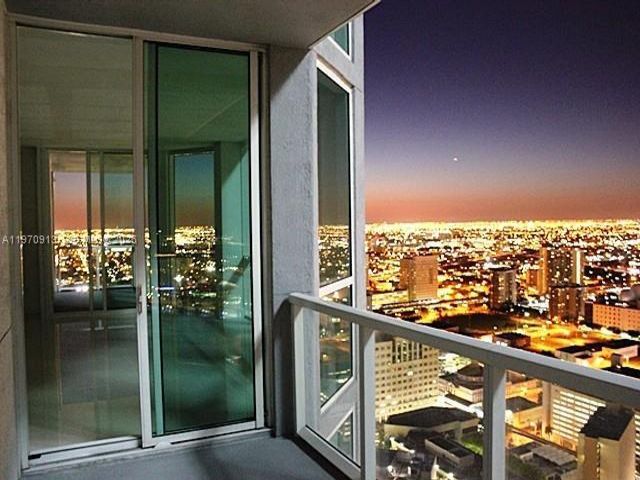 [PHOTO]