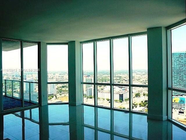 [PHOTO]