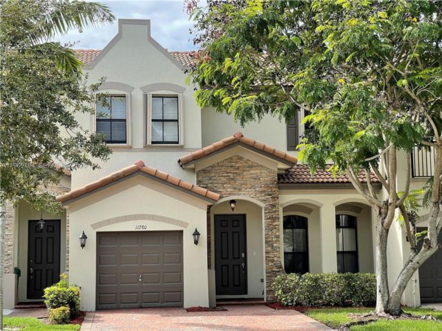  4 BR,  2.50 BTH &nbsp; style home in Homestead