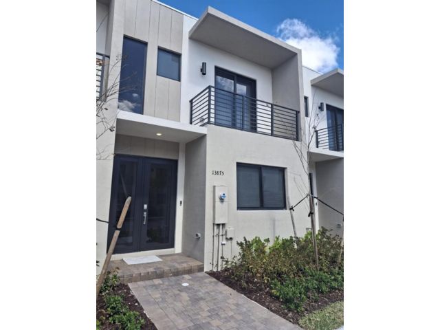  4 BR,  3.50 BTH &nbsp;Townhouse style home in Homestead