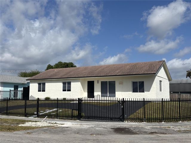 4 BR,  3.00 BTH &nbsp; style home in Homestead