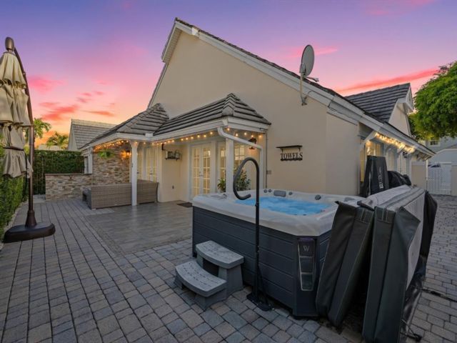  3 BR,  2.00 BTH &nbsp; style home in Medley