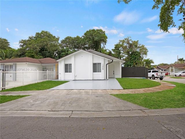  3 BR,  2.00 BTH &nbsp; style home in Miami