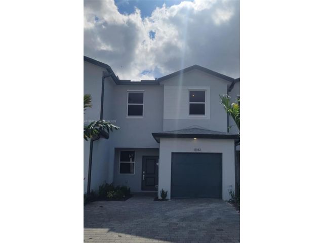  3 BR,  2.50 BTH &nbsp;Townhouse style home in Homestead