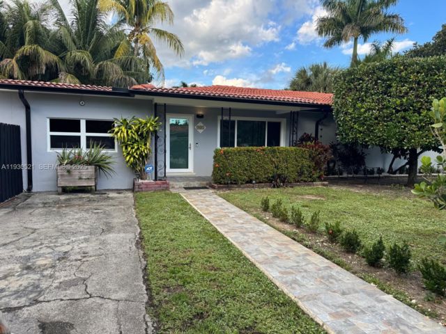  3 BR,  3.50 BTH &nbsp;Other style home in Biscayne Park