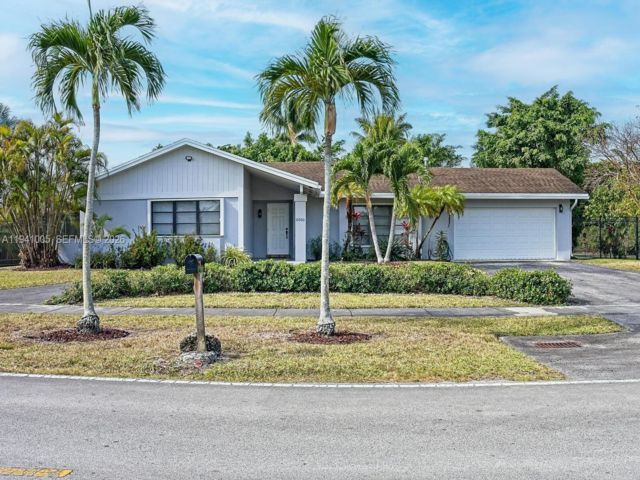  3 BR,  2.00 BTH &nbsp;Other style home in Kendall