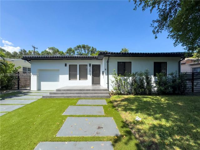  2 BR,  2.00 BTH &nbsp;Other style home in Miami
