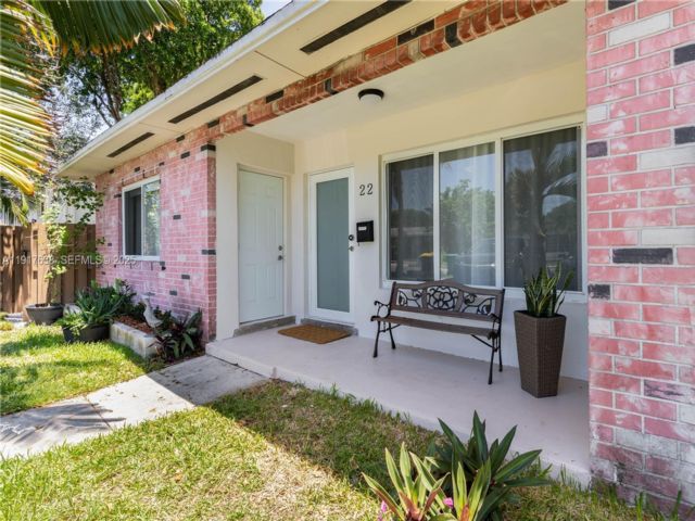  2 BR,  2.00 BTH &nbsp; style home in Dania