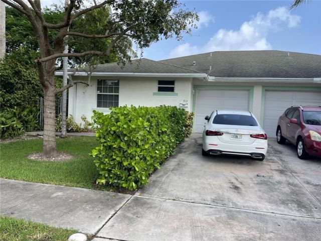  2 BR,  2.00 BTH &nbsp; style home in Hallandale