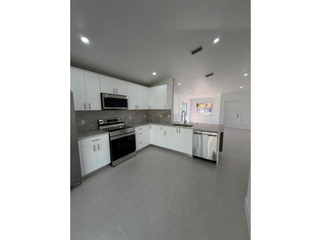  3 BR,  2.00 BTH &nbsp; style home in Pembroke Pines