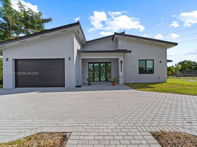  4 BR,  5.00 BTH &nbsp; style home in Miami