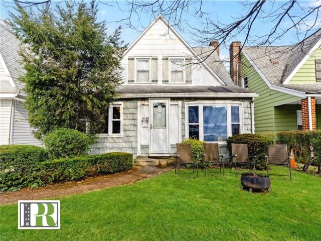  6 BR,  2.00 BTH &nbsp;Single family style home in Marine Park