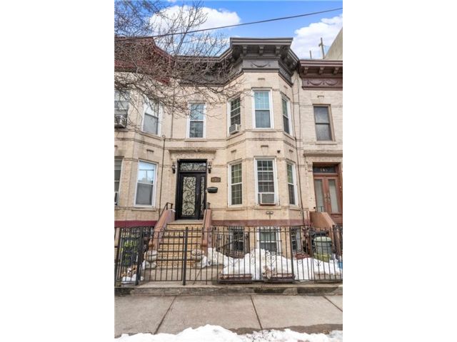 Studio,  0.00 BTH &nbsp;Multi-family style home in Bedford Stuyvesant