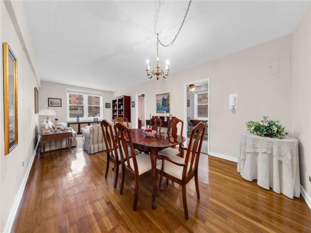  2 BR,  1.00 BTH &nbsp;Co-op style home in Bay Ridge