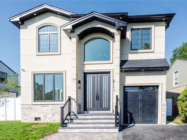  2 BR,  1.00 BTH &nbsp;Multi-family style home in Bellrose