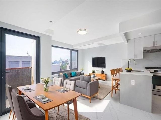  1 BR,  1.00 BTH &nbsp;Condominium style home in Park Slope