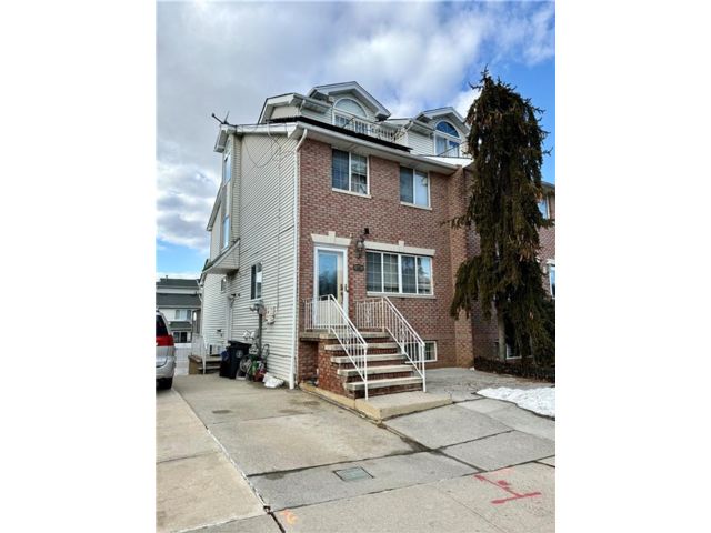  4 BR,  4.00 BTH &nbsp;Single family style home in New Springville